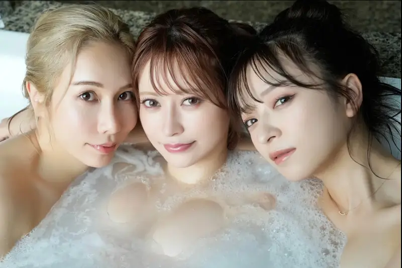 FRIDAYデジタル写真集 ヘラヘラ三銃士『流出』chiiko 小林えりか 佐々木累美子 エロ画像06