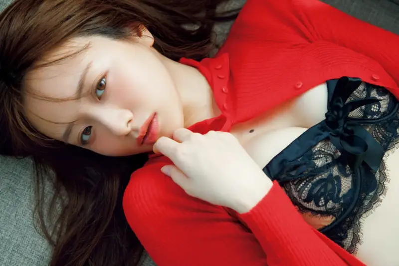 FRIDAY GOLD 森香澄 翻弄する美肌