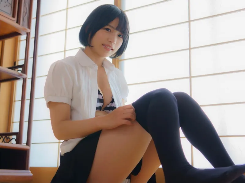 村上りいな フェティッシュ写真集『ニーハイソックスになりたくて』(エンタメ娯楽ちゃんねる) 画像002