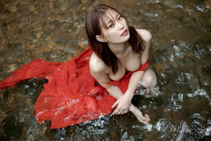 アサ芸SEXY女優写真集 美谷朱里『RavishⅡ』画像002