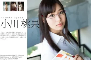 Graphis 小川桃果 Photo & Movie Collection "First Gravure"
