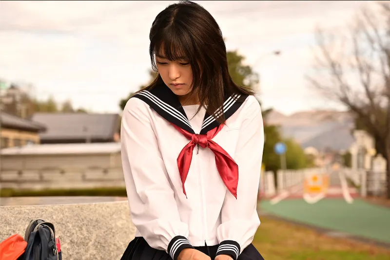 蔵の中で緊縛調教される女子校生 変態叔父に脅かされ密室で調教され続けた哀れな田舎娘 〜第一章〜 渚みつき 写真集【通常版】