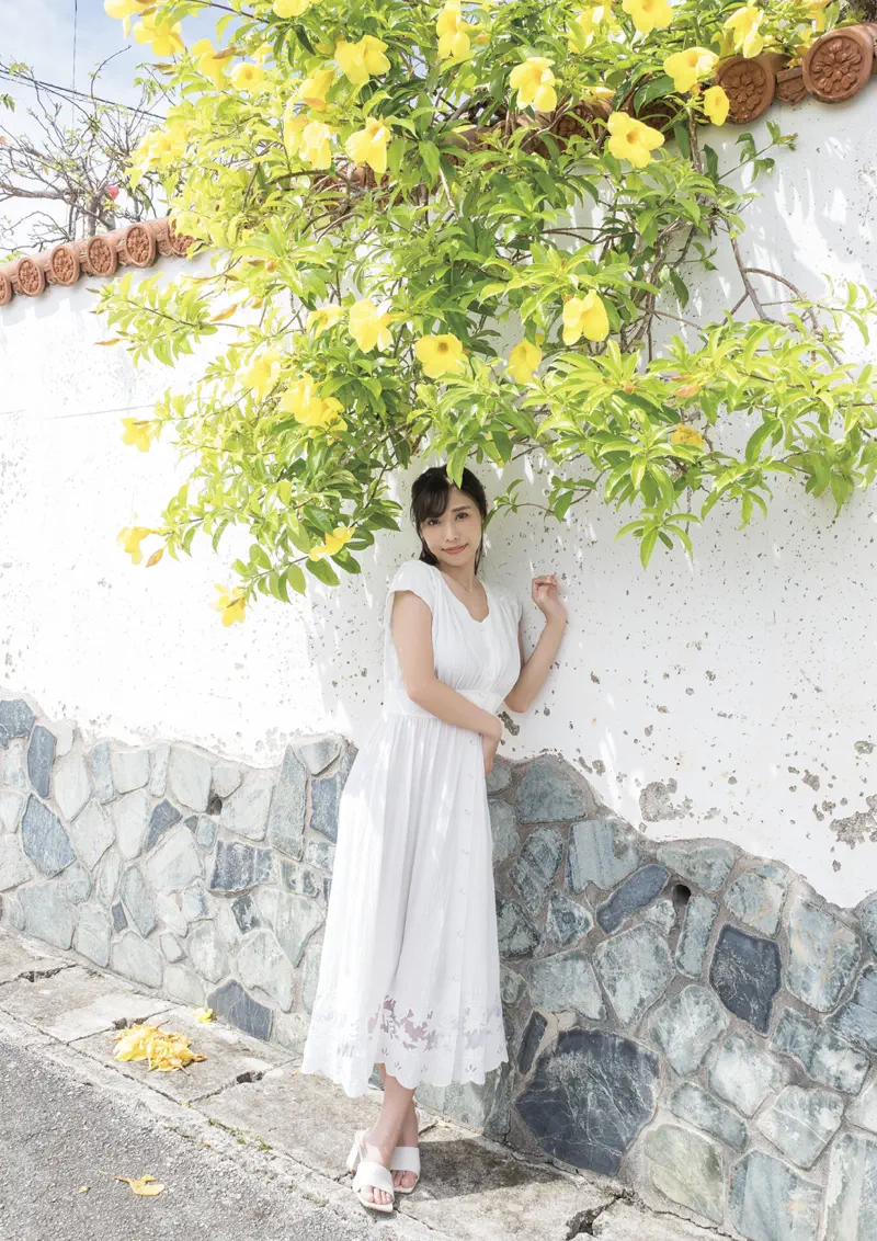 上羽絢 1st写真集「吐息」sample38